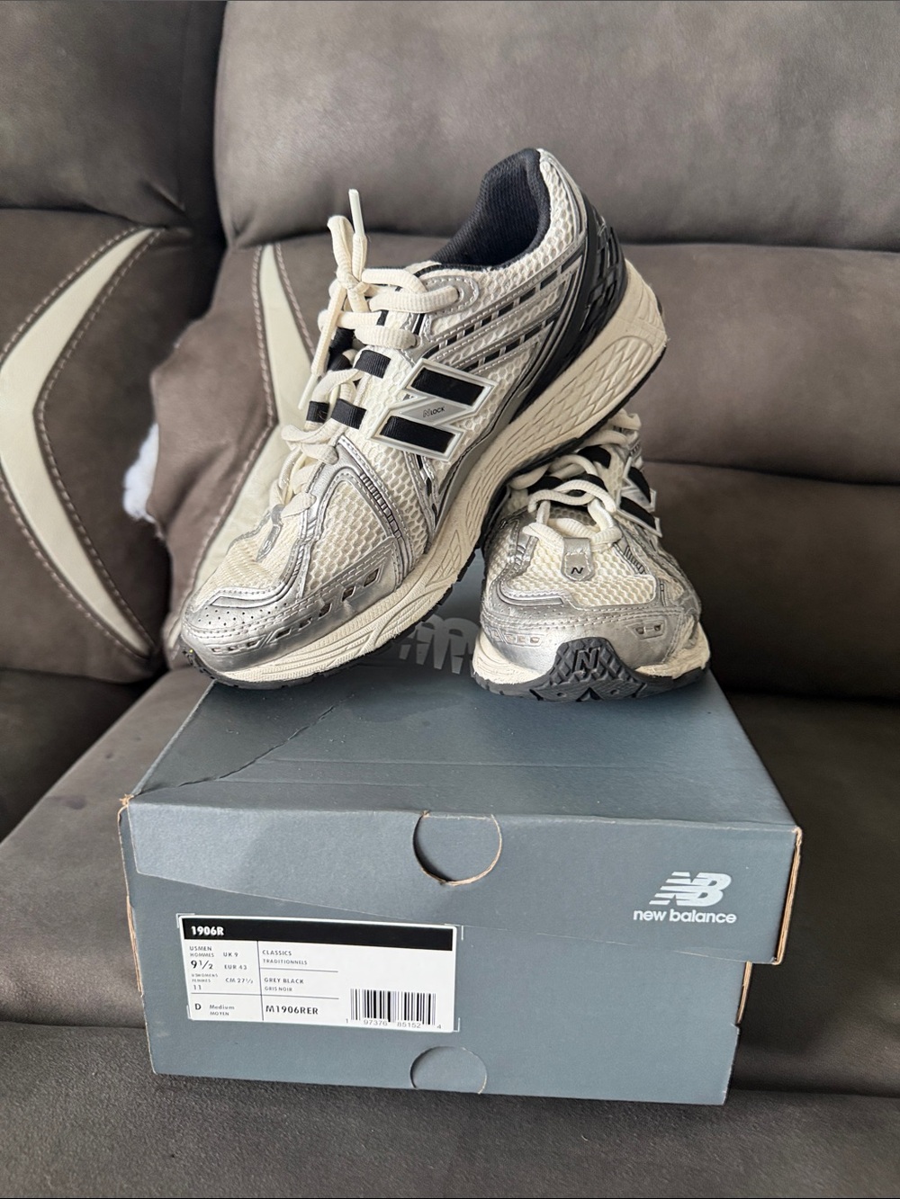 New Balance Women's Beige and Black Athletic Running Sneakers